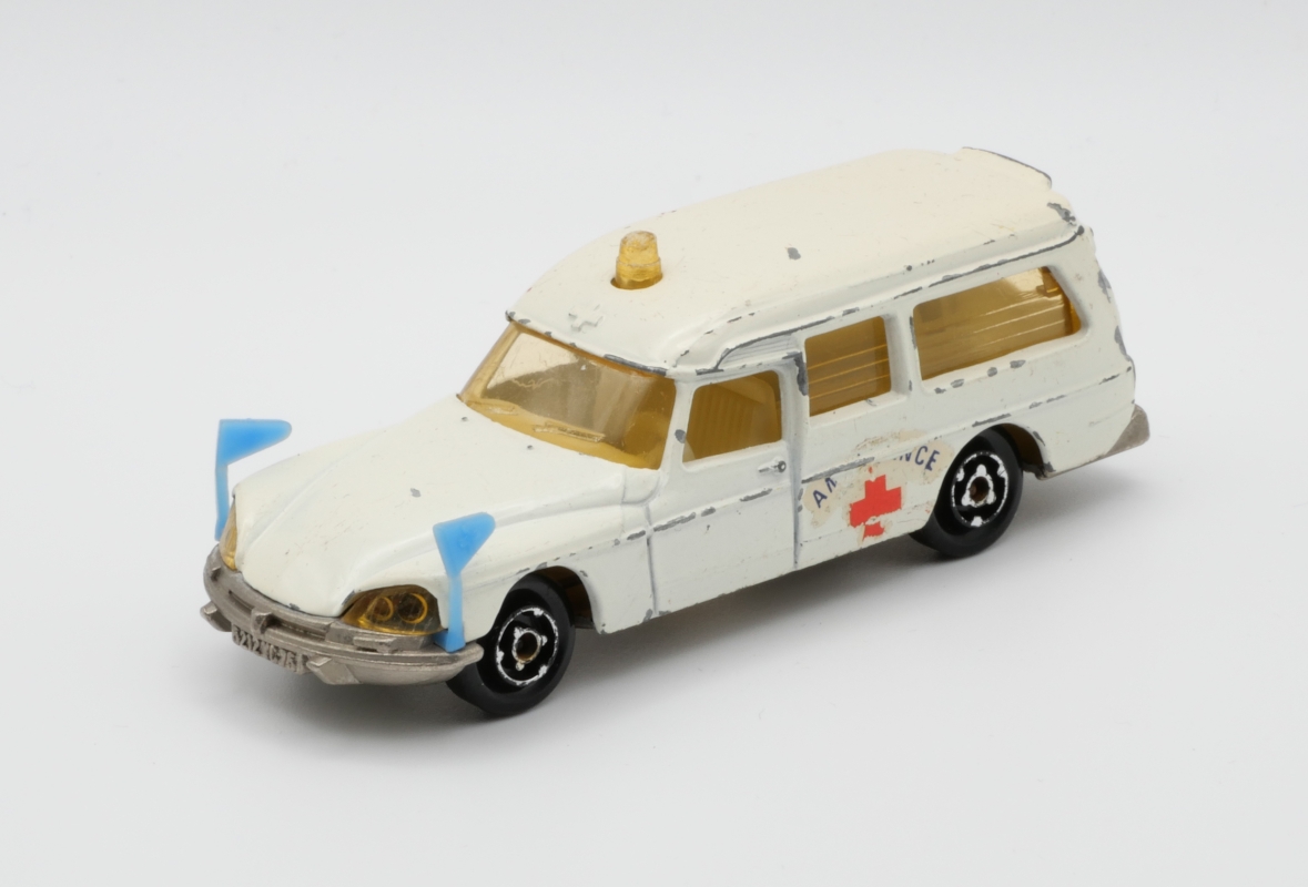 Image of: Citroen DS 21 Ambulance
